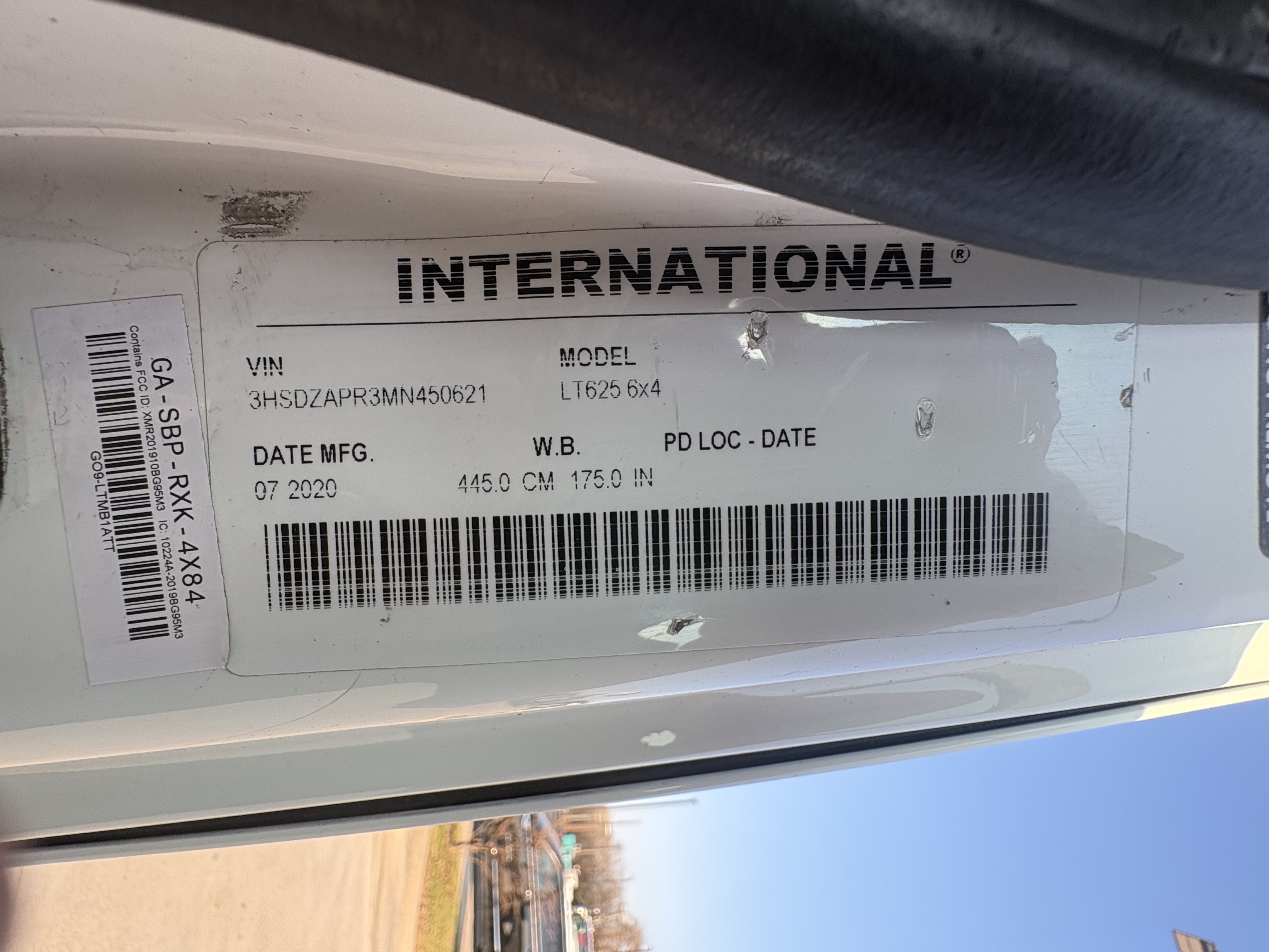 2021 International LT - image 14