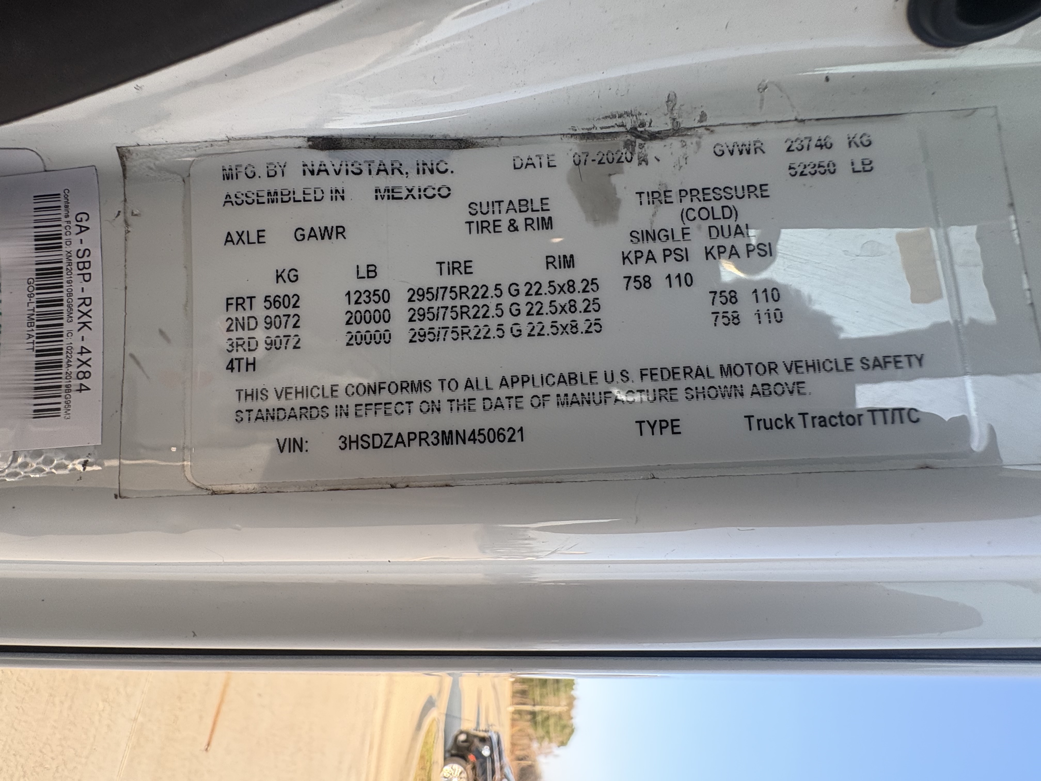 2021 International LT - image 15