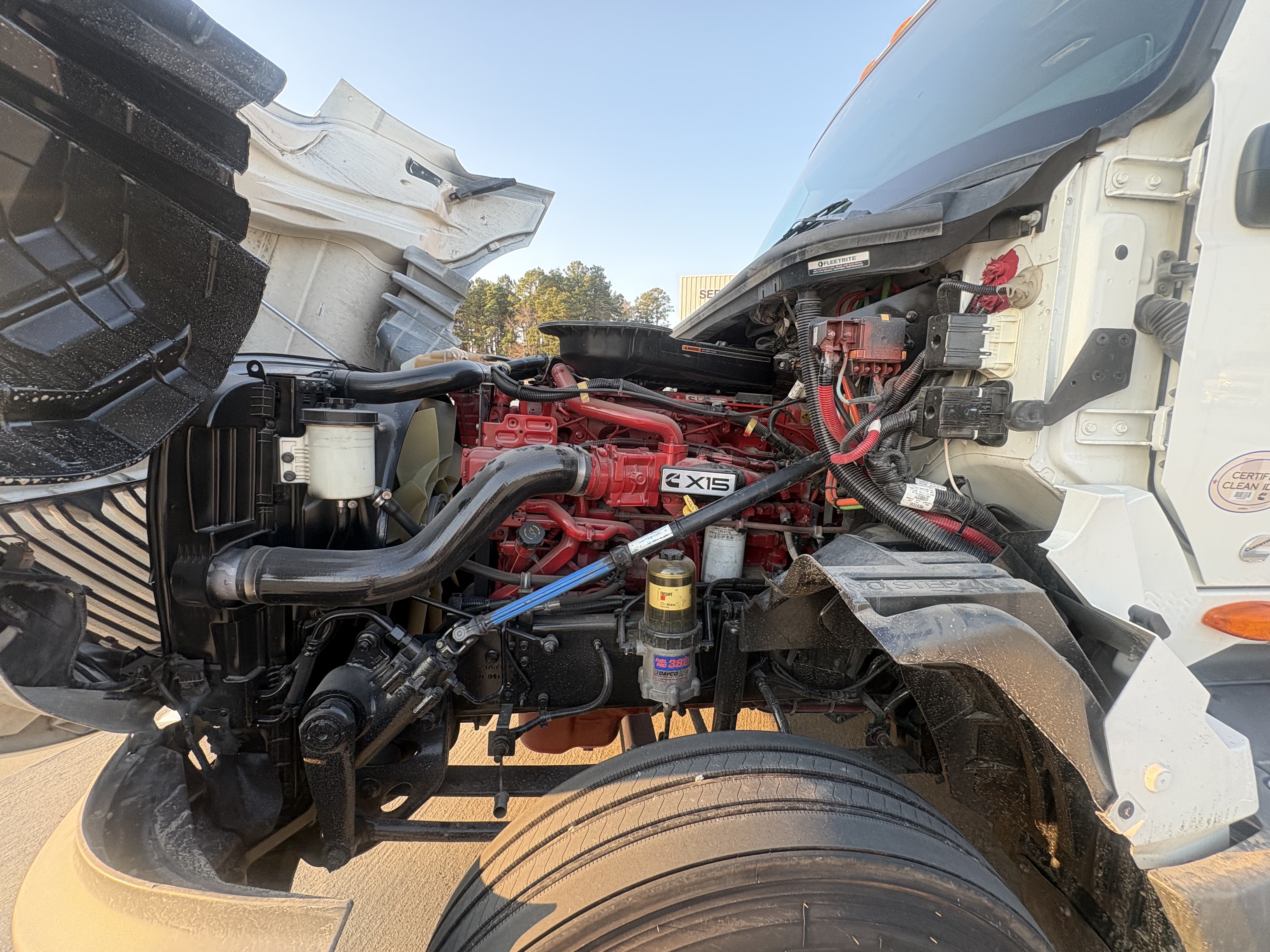 2021 International LT - image 11