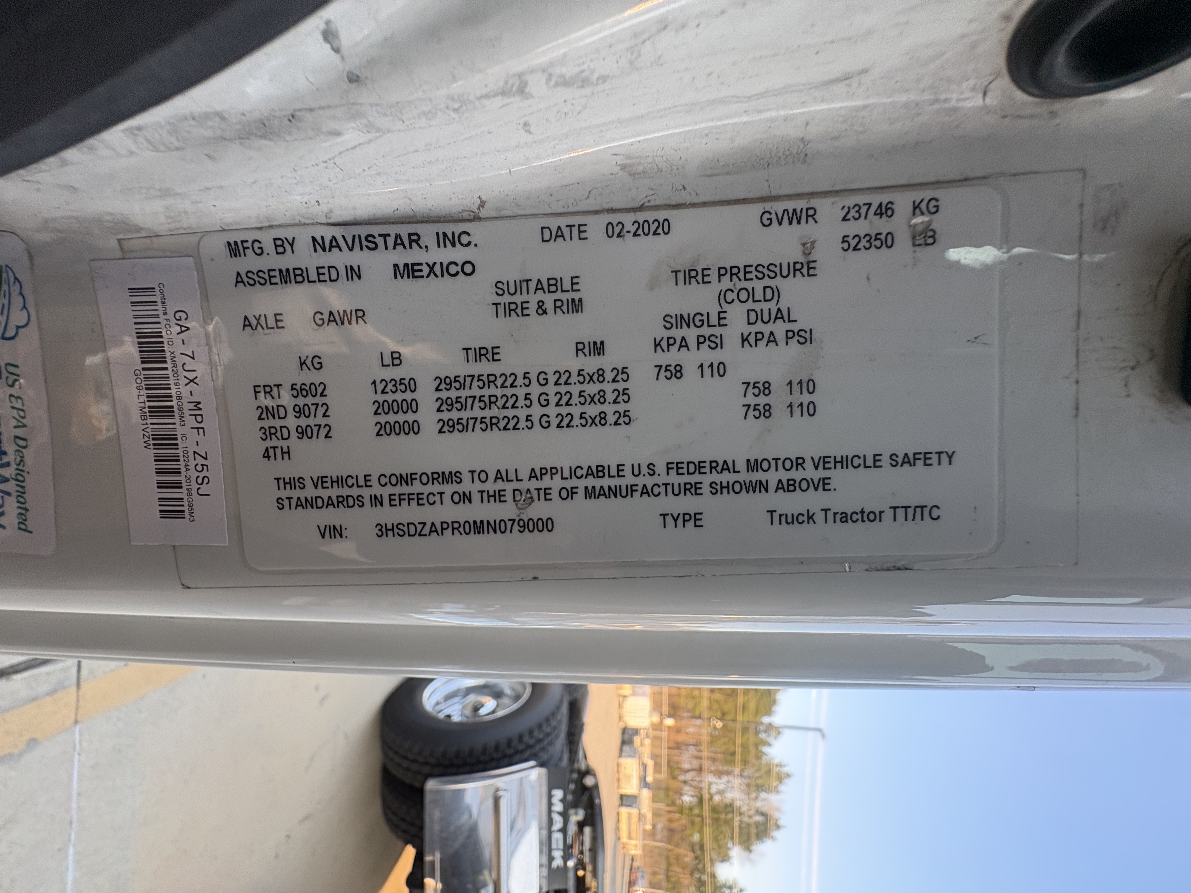 2021 International LT - image 14