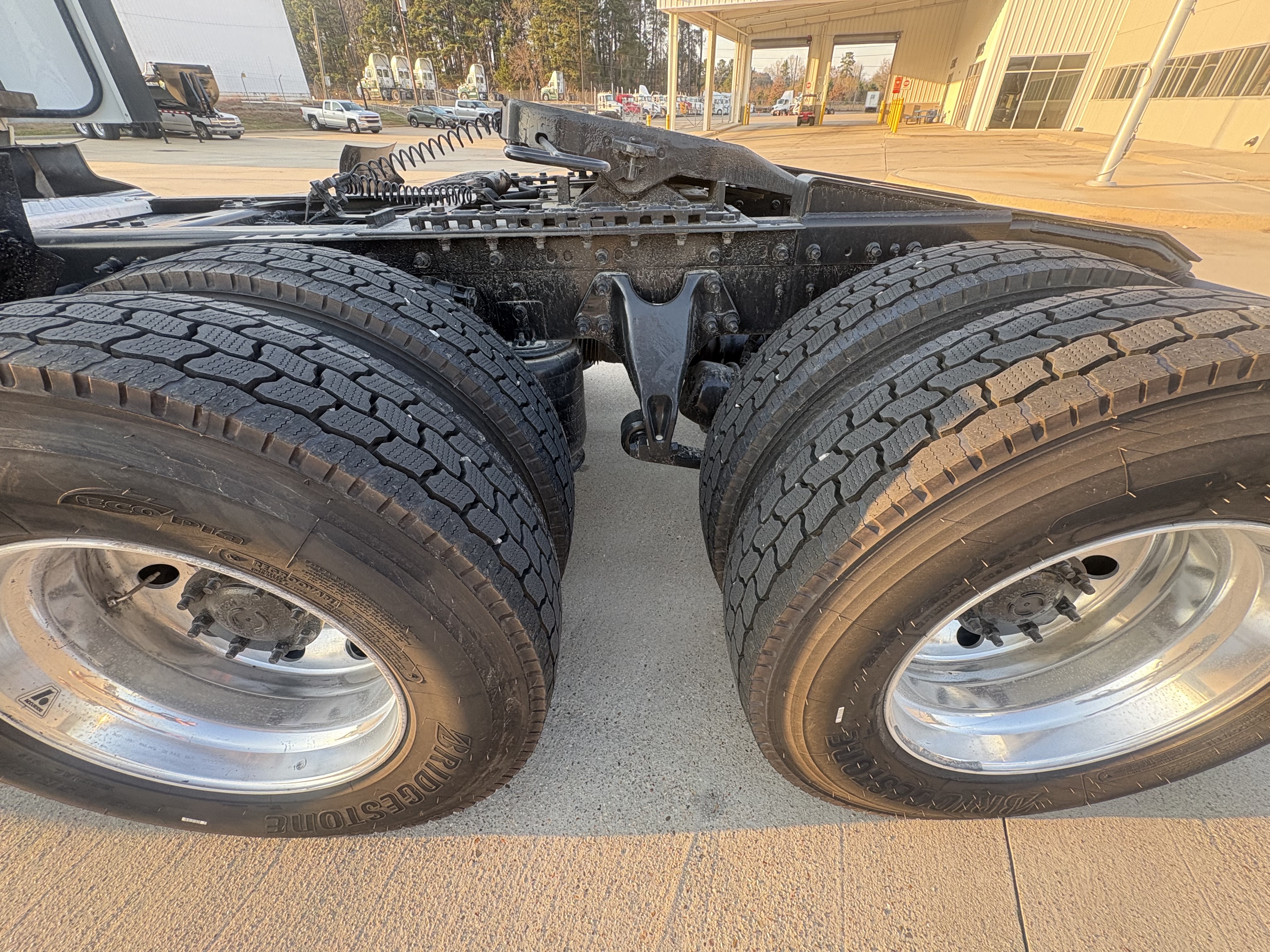 2021 International LT - image 6