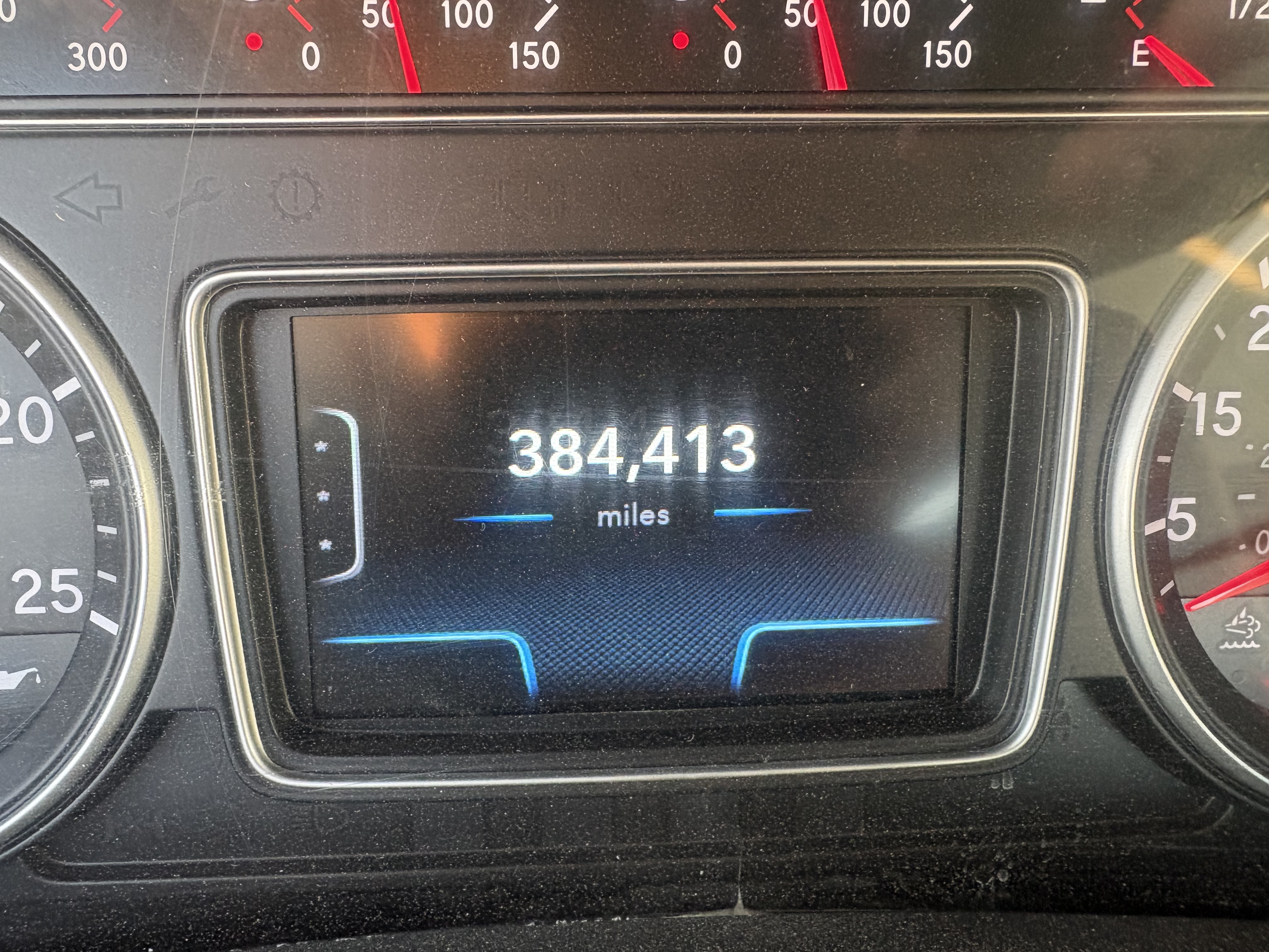 2021 International LT - image 10