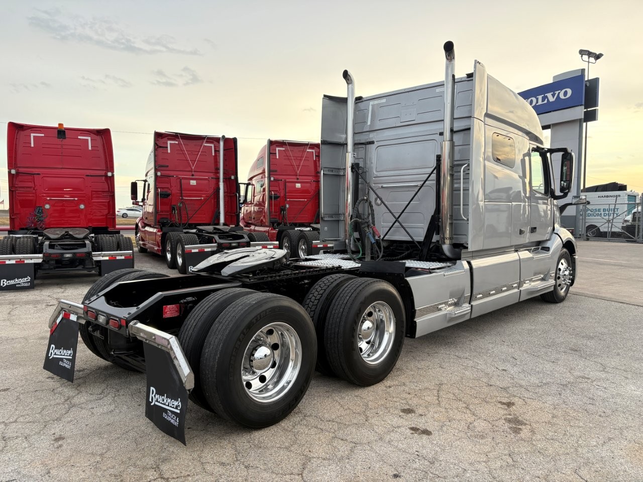 2021 Volvo VNL 740 - image 5