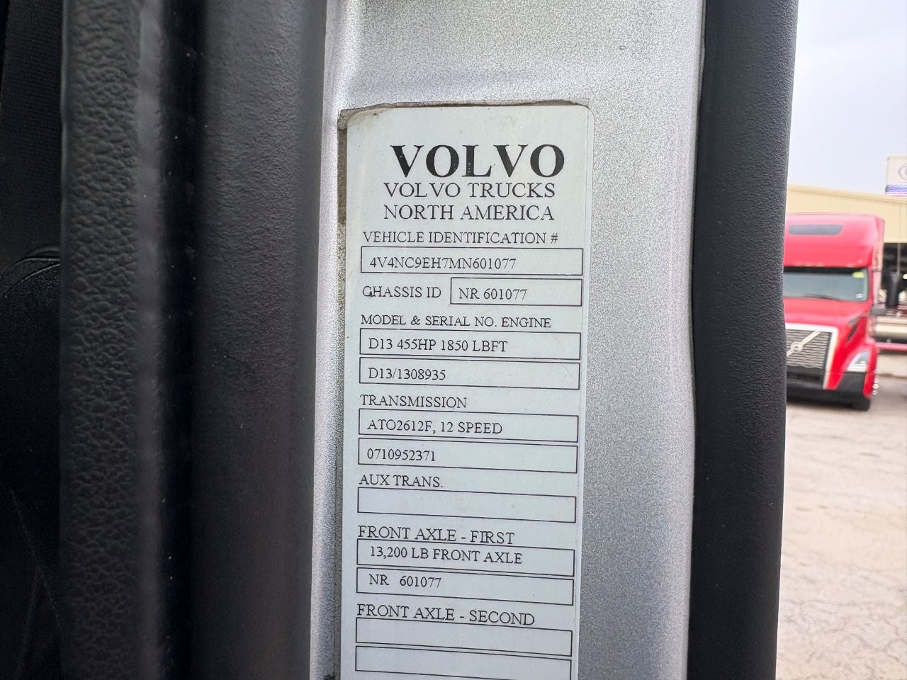 2021 Volvo VNL 740 - image 11