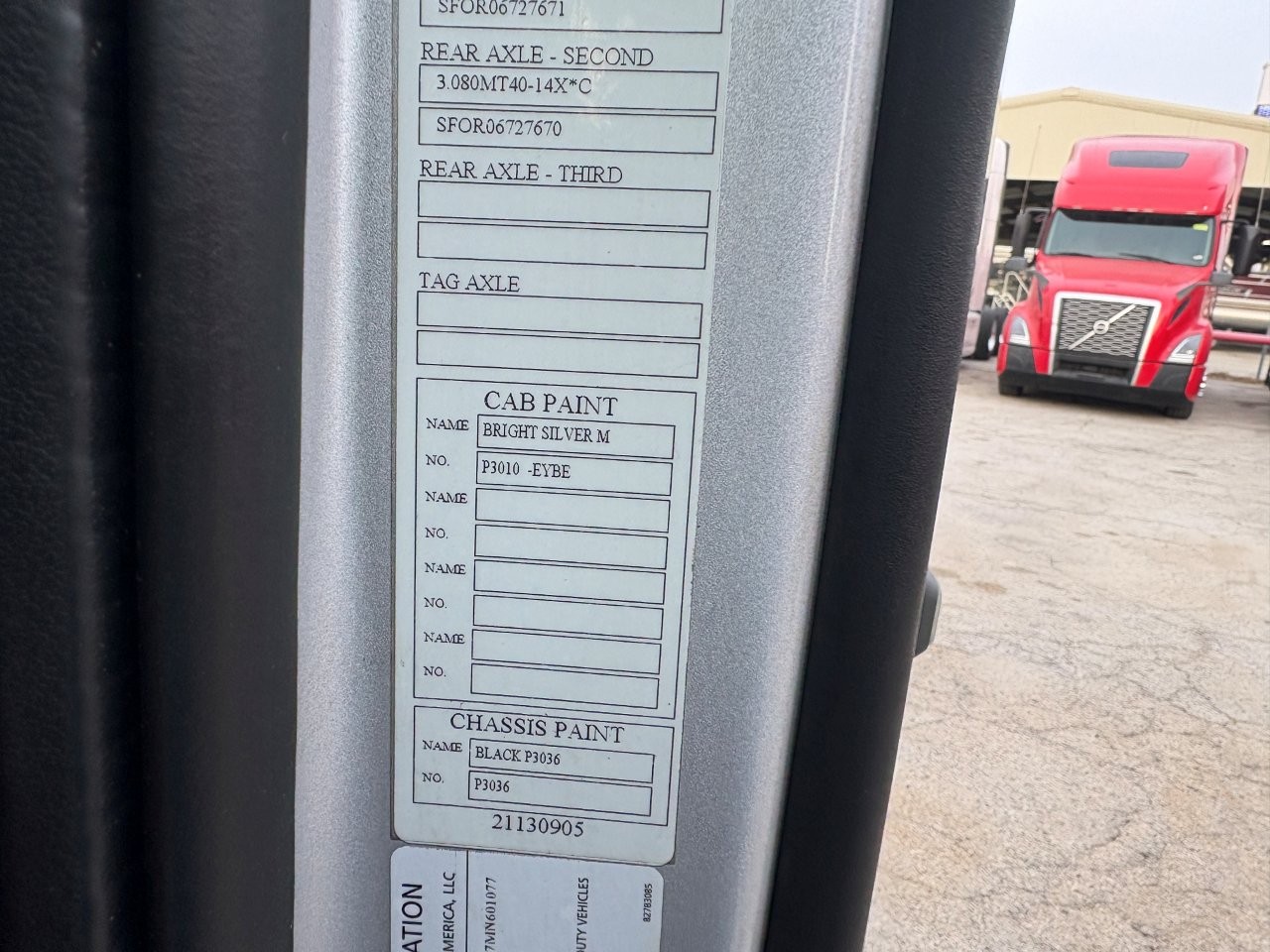 2021 Volvo VNL 740 - image 13