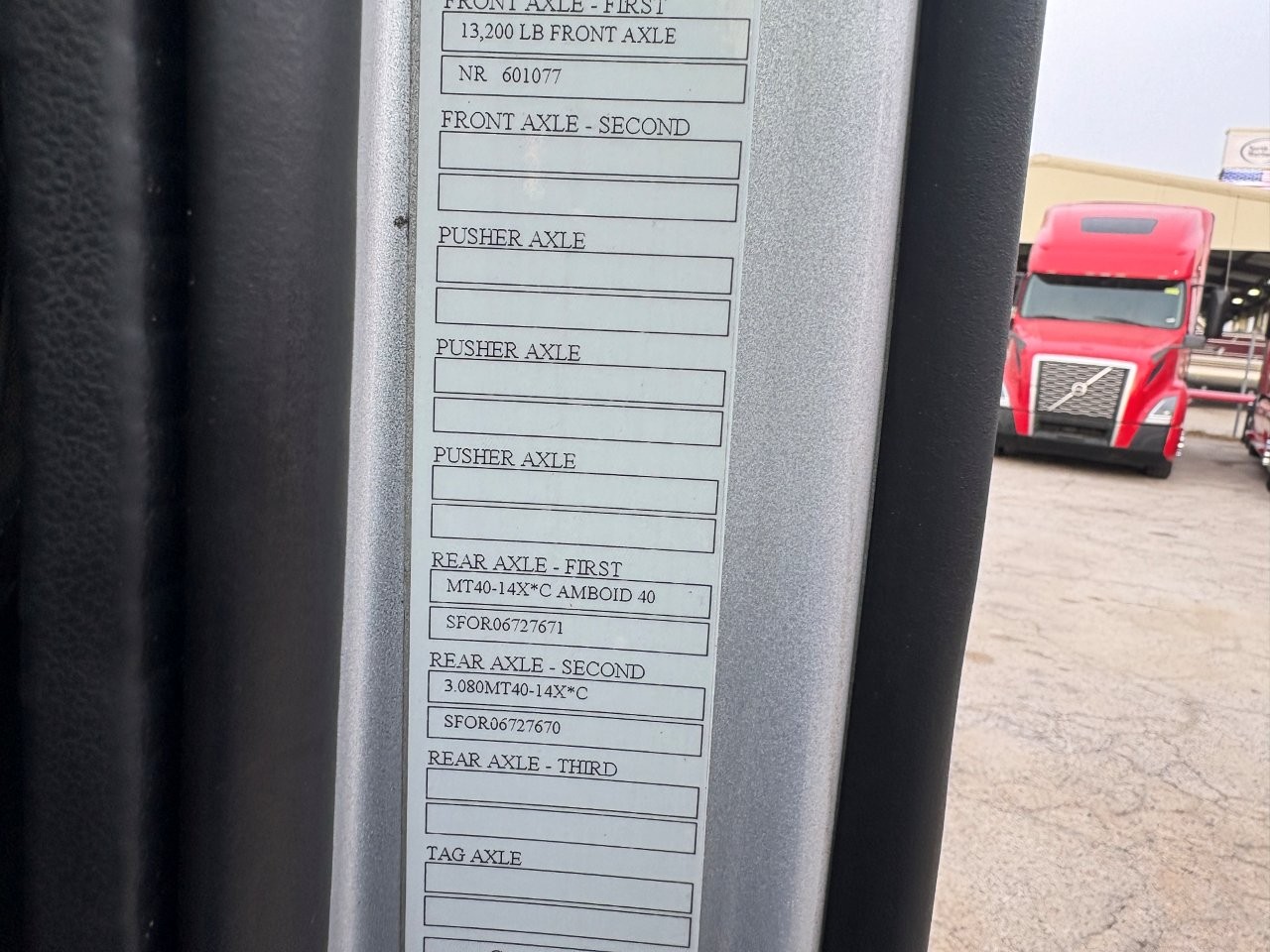 2021 Volvo VNL 740 - image 12