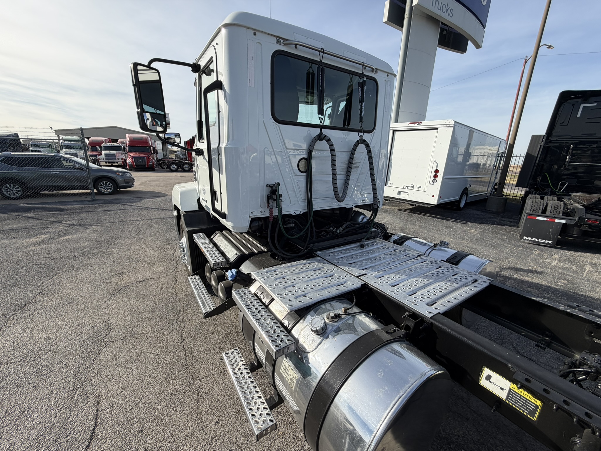 2022 Mack - image 9