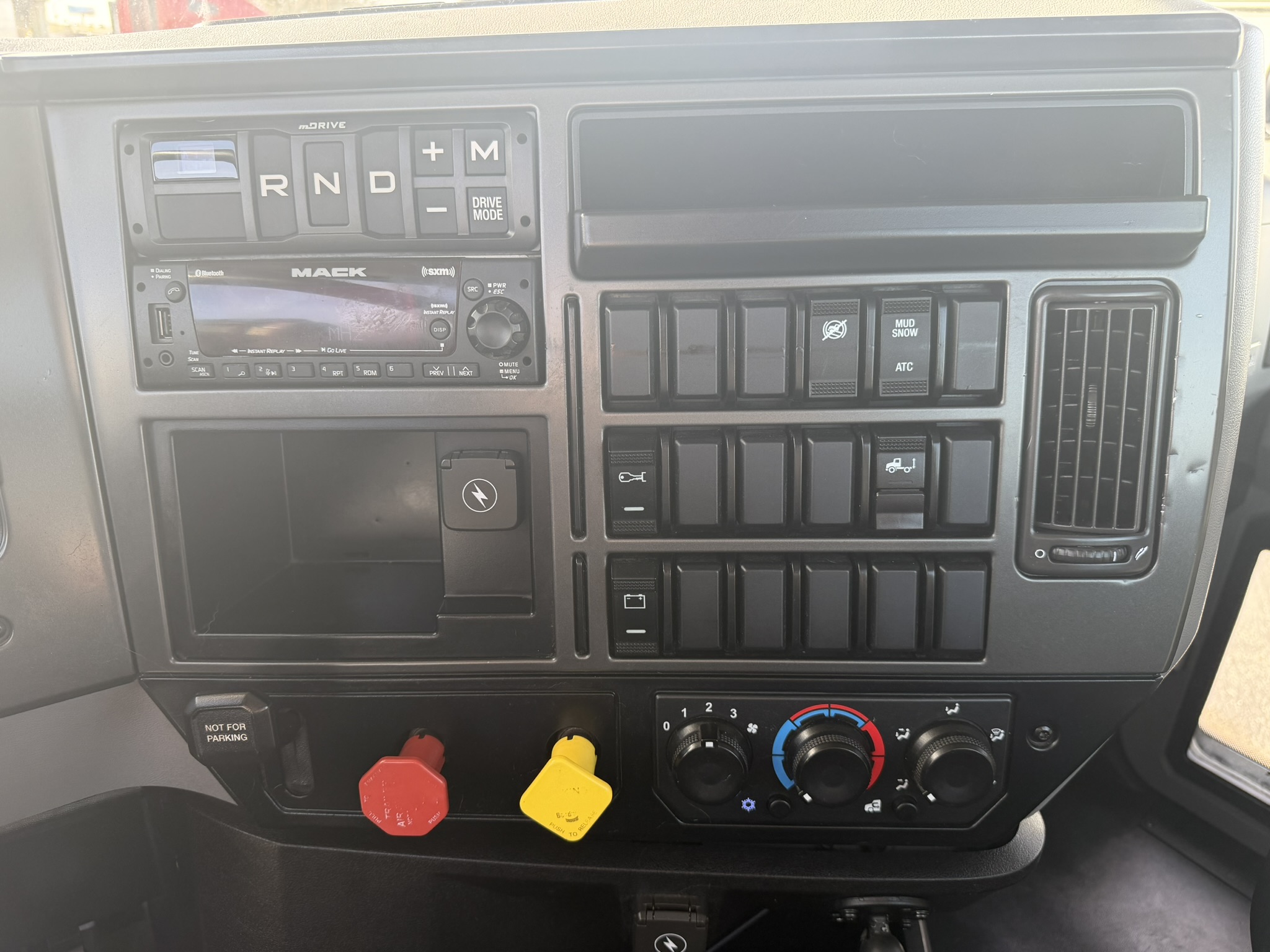 2022 Mack - image 25