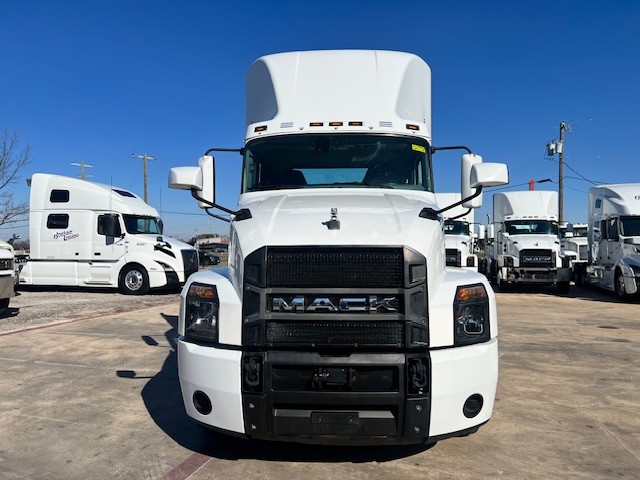 2022 Mack - image 2