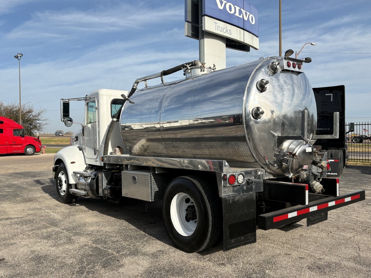 2019 Peterbilt - image 7