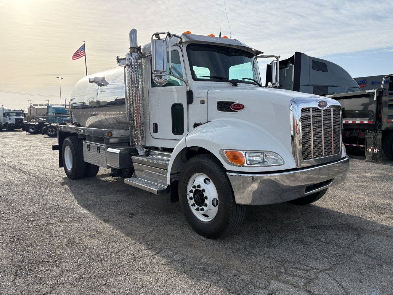 2019 Peterbilt - image 3