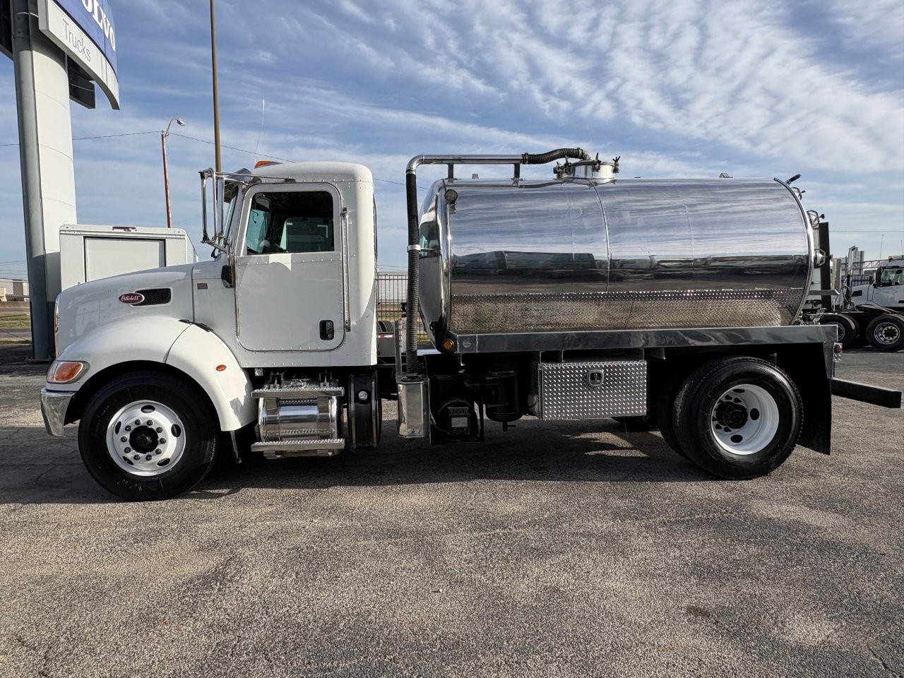 2019 Peterbilt - image 8