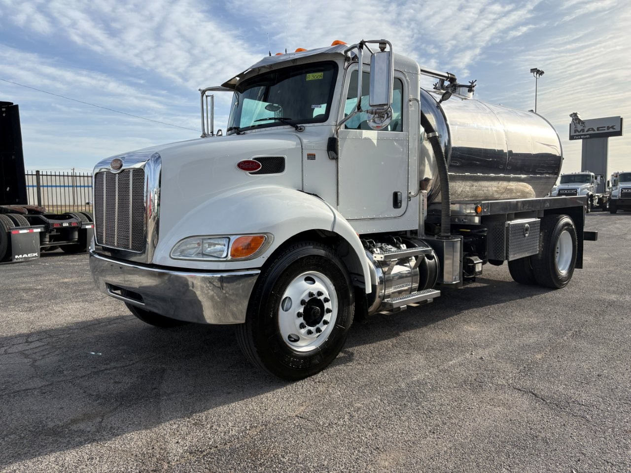 2019 Peterbilt - image 1
