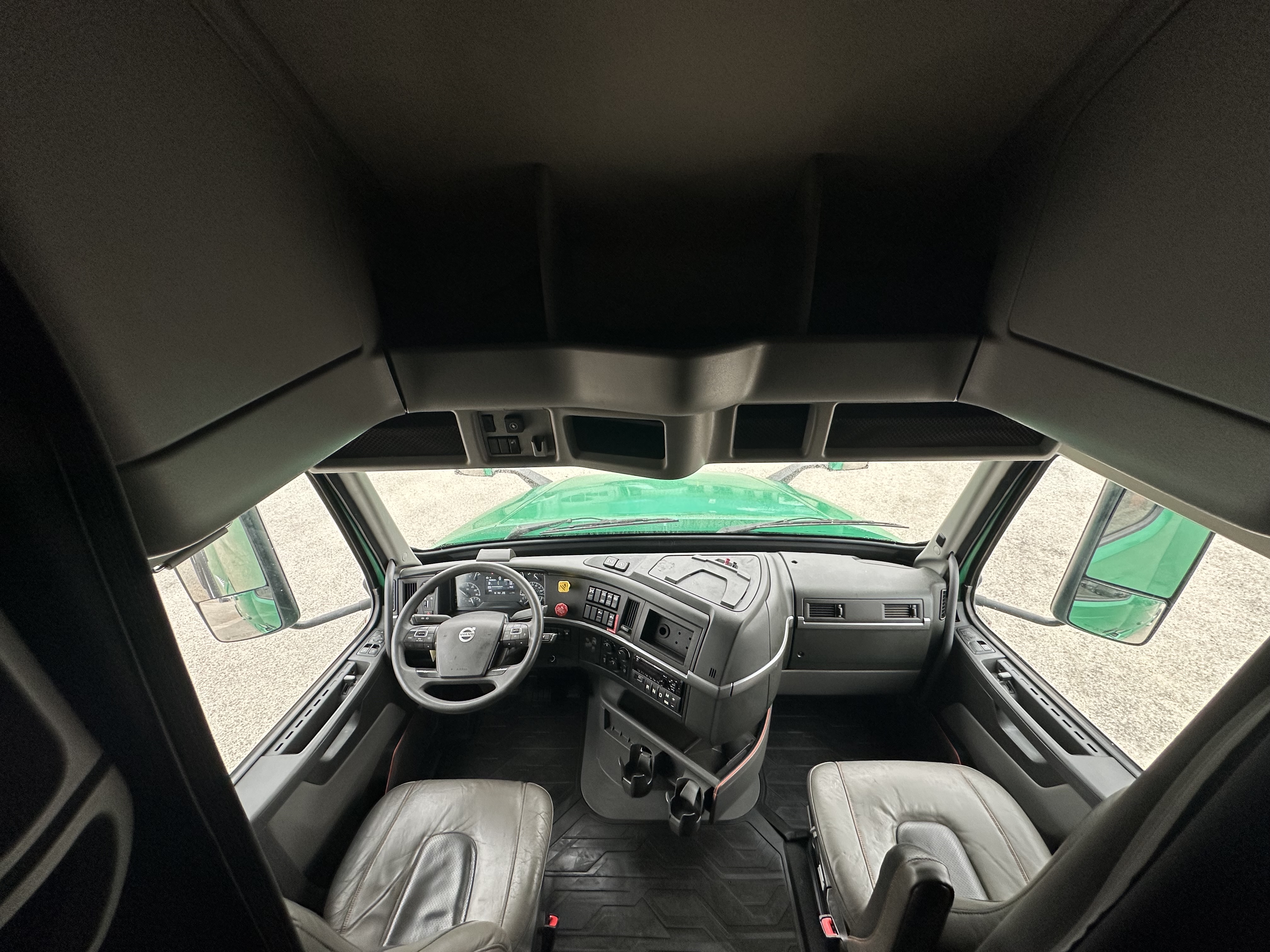 2021 Volvo - image 12