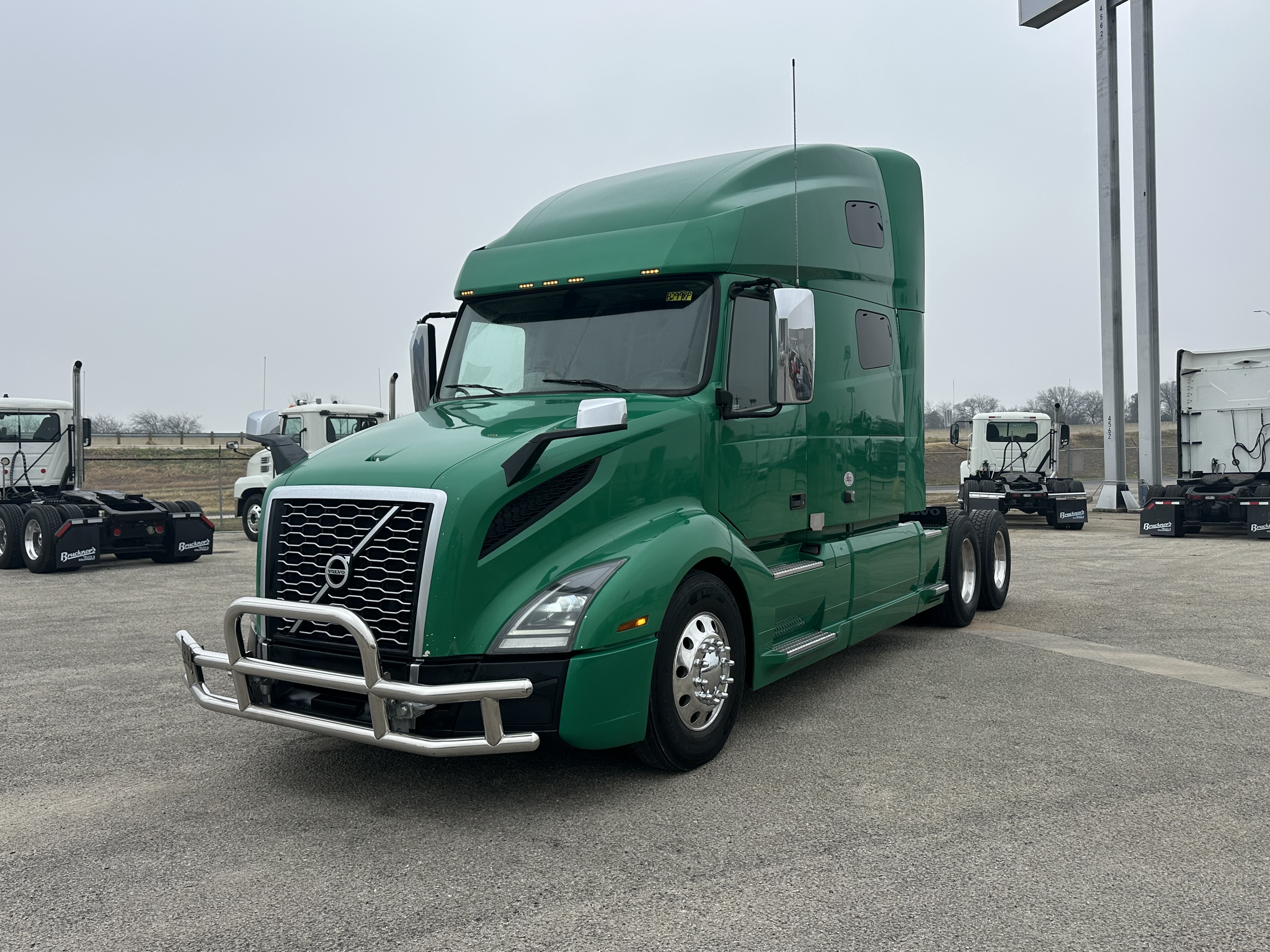 2021 Volvo - image 1