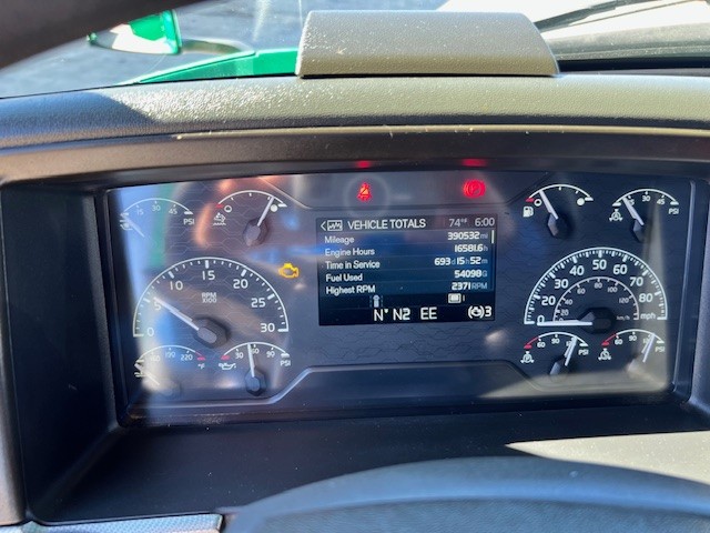 2021 Volvo - image 10