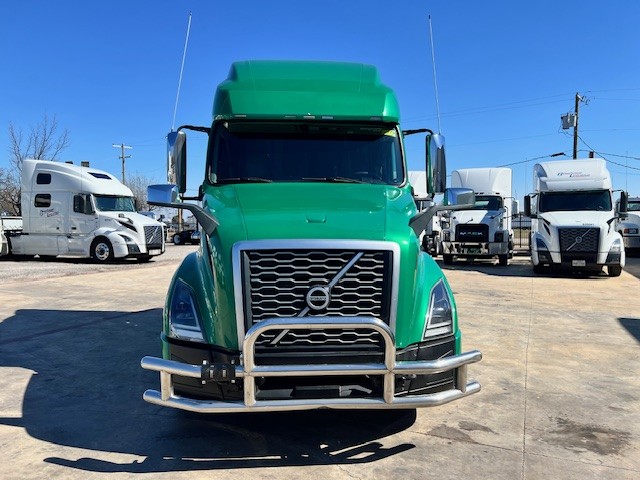 2021 Volvo - image 2