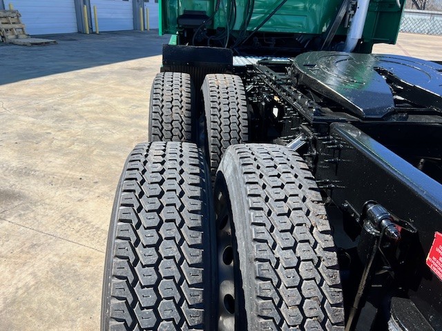 2021 Volvo - image 8