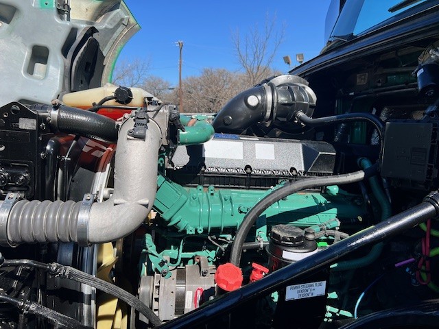 2021 Volvo - image 22