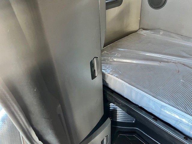 2021 Volvo - image 21