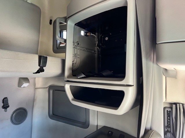 2021 Volvo - image 19