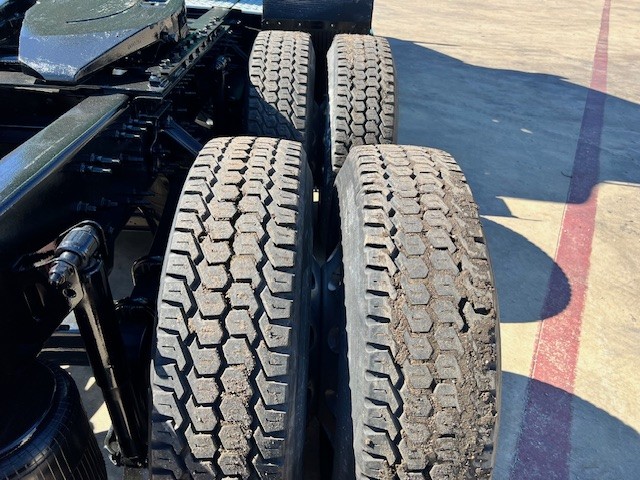 2021 Volvo - image 9