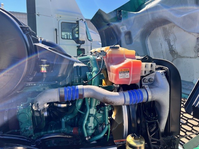 2021 Volvo - image 23