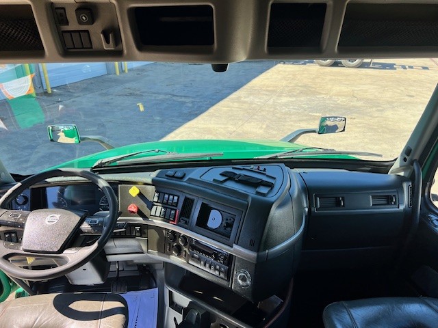 2021 Volvo - image 13