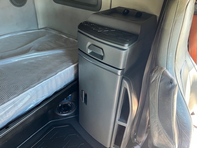 2021 Volvo - image 20