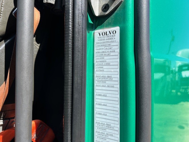 2021 Volvo - image 14