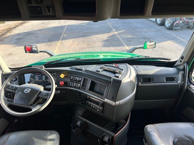 2021 Volvo - image 12