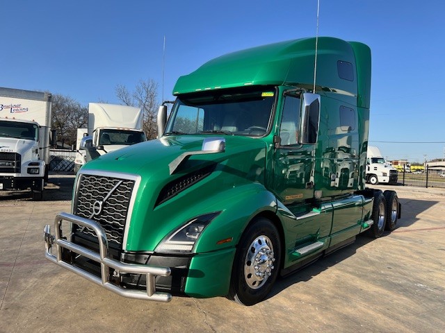 2021 Volvo - image 1