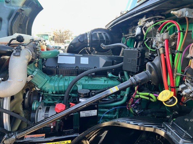 2021 Volvo - image 23