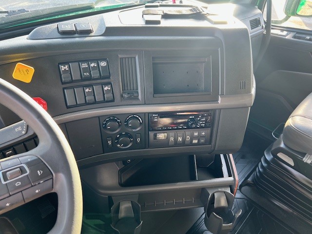 2021 Volvo - image 11