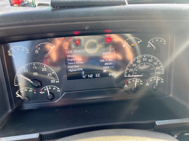 2021 Volvo - image 10