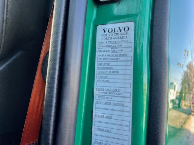 2021 Volvo - image 25