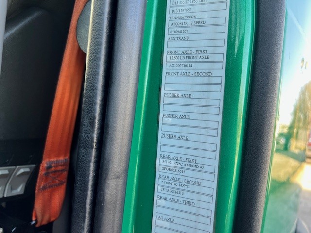 2021 Volvo - image 26