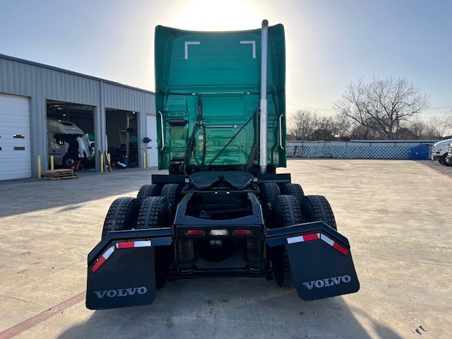 2021 Volvo - image 5