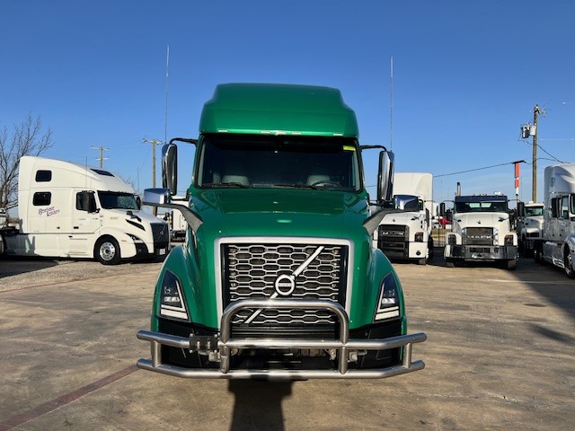 2021 Volvo - image 2