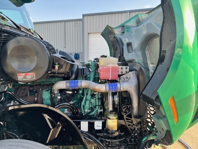 2021 Volvo - image 24