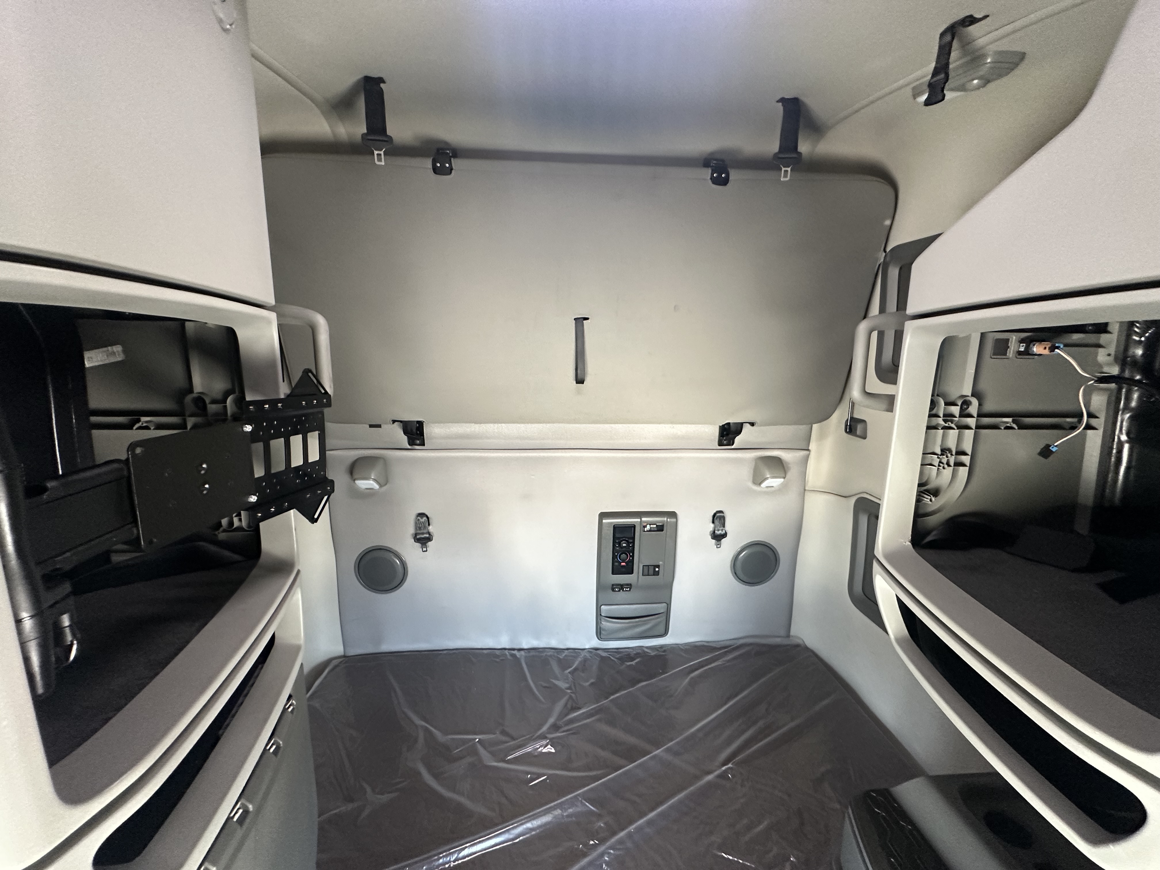 2021 Volvo - image 7