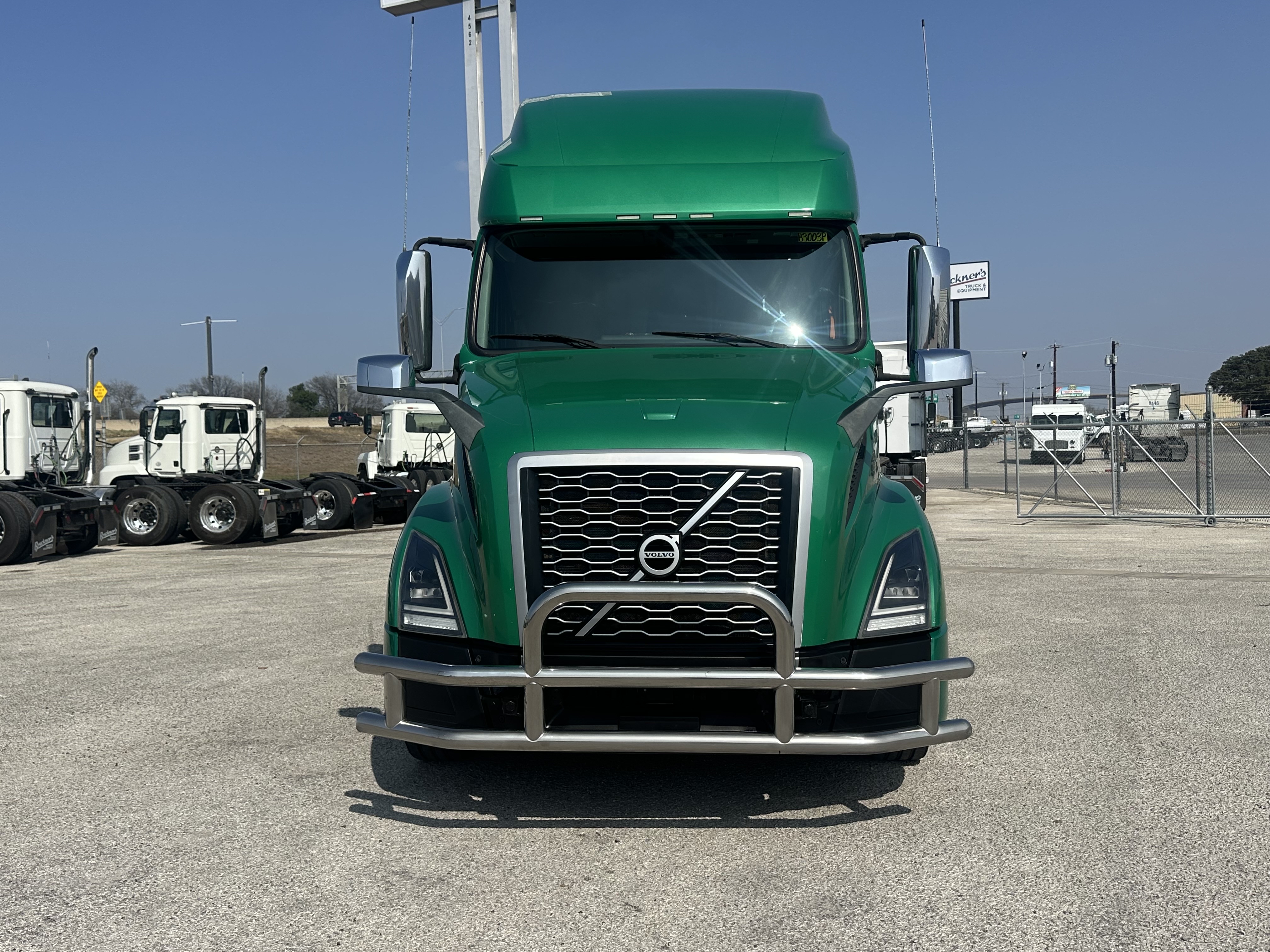 2021 Volvo - image 3