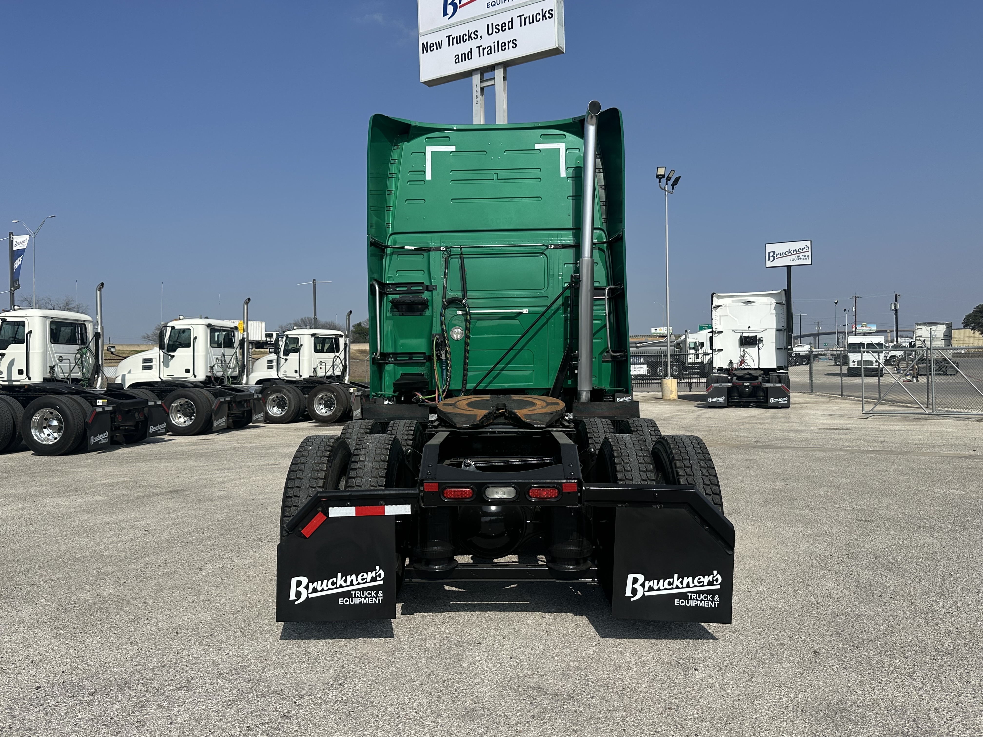 2021 Volvo - image 6