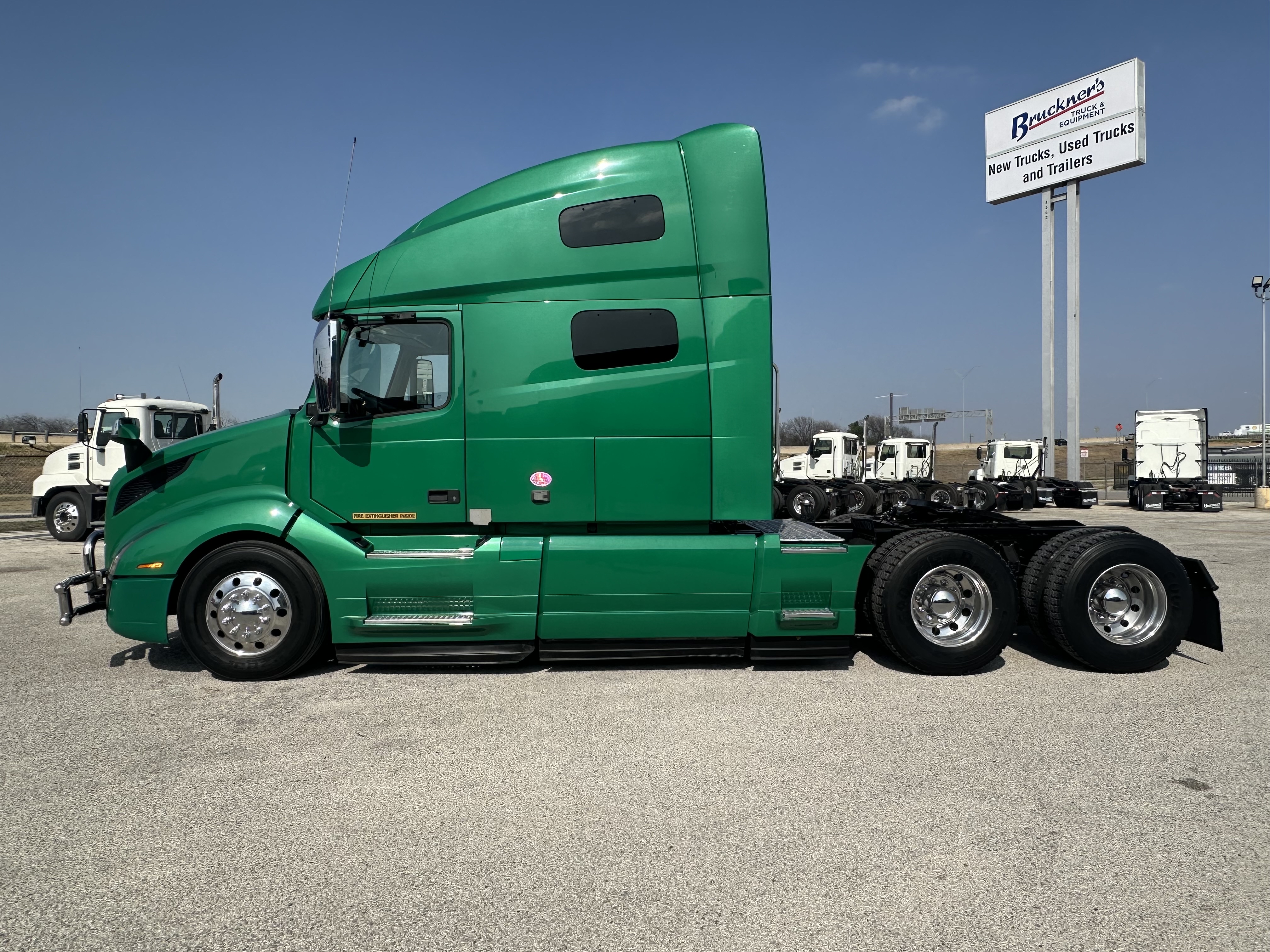 2021 Volvo - image 5