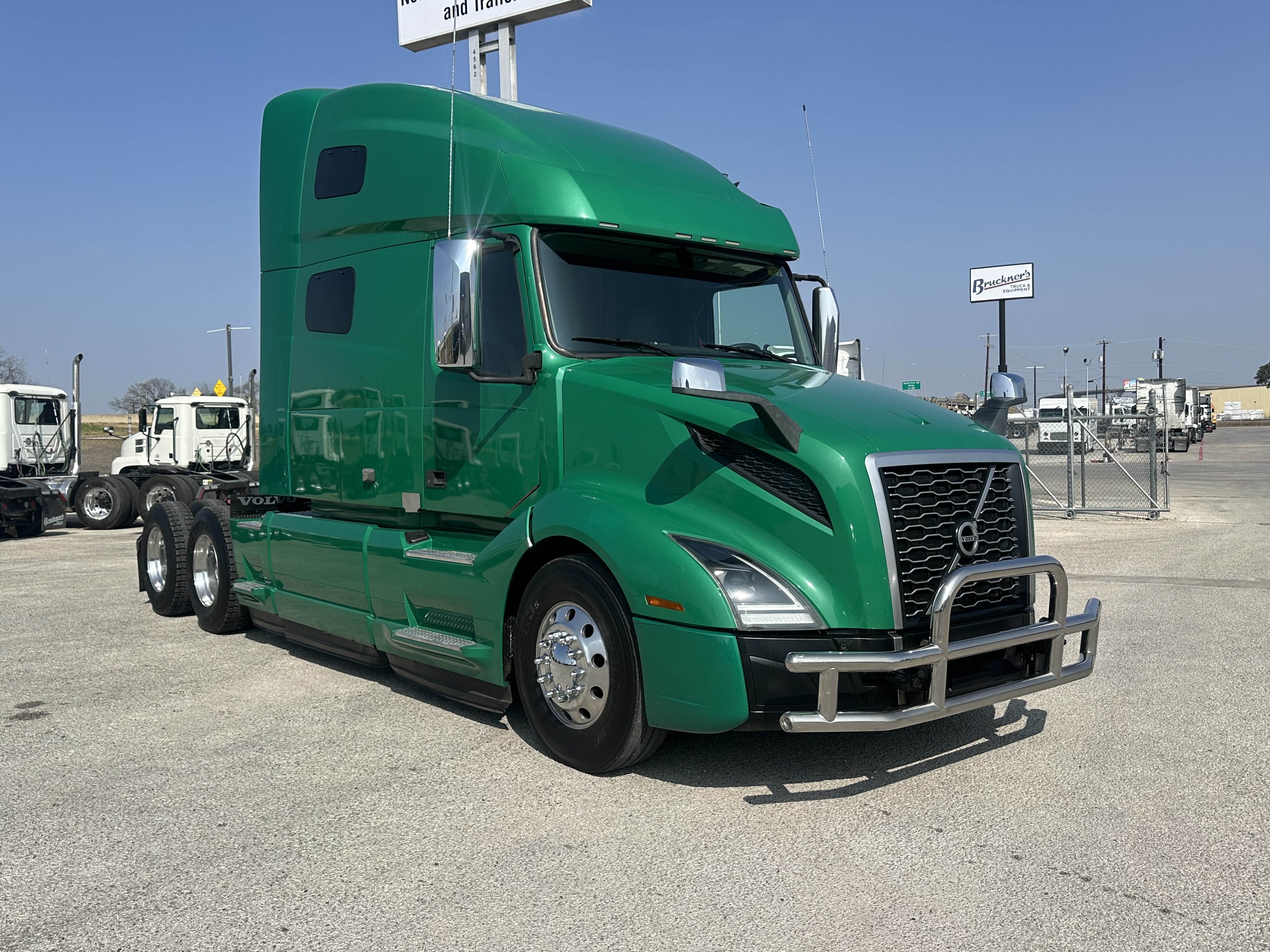 2021 Volvo - image 2