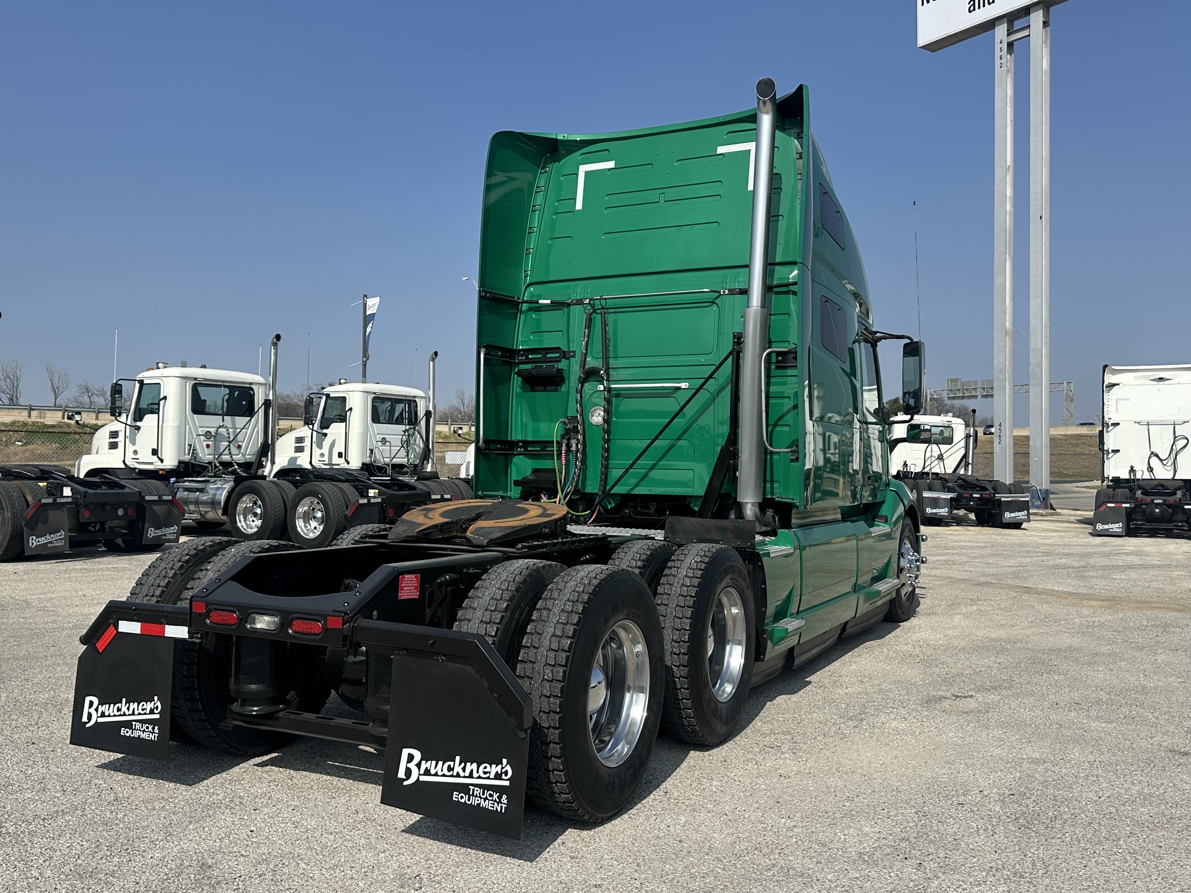 2021 Volvo - image 10