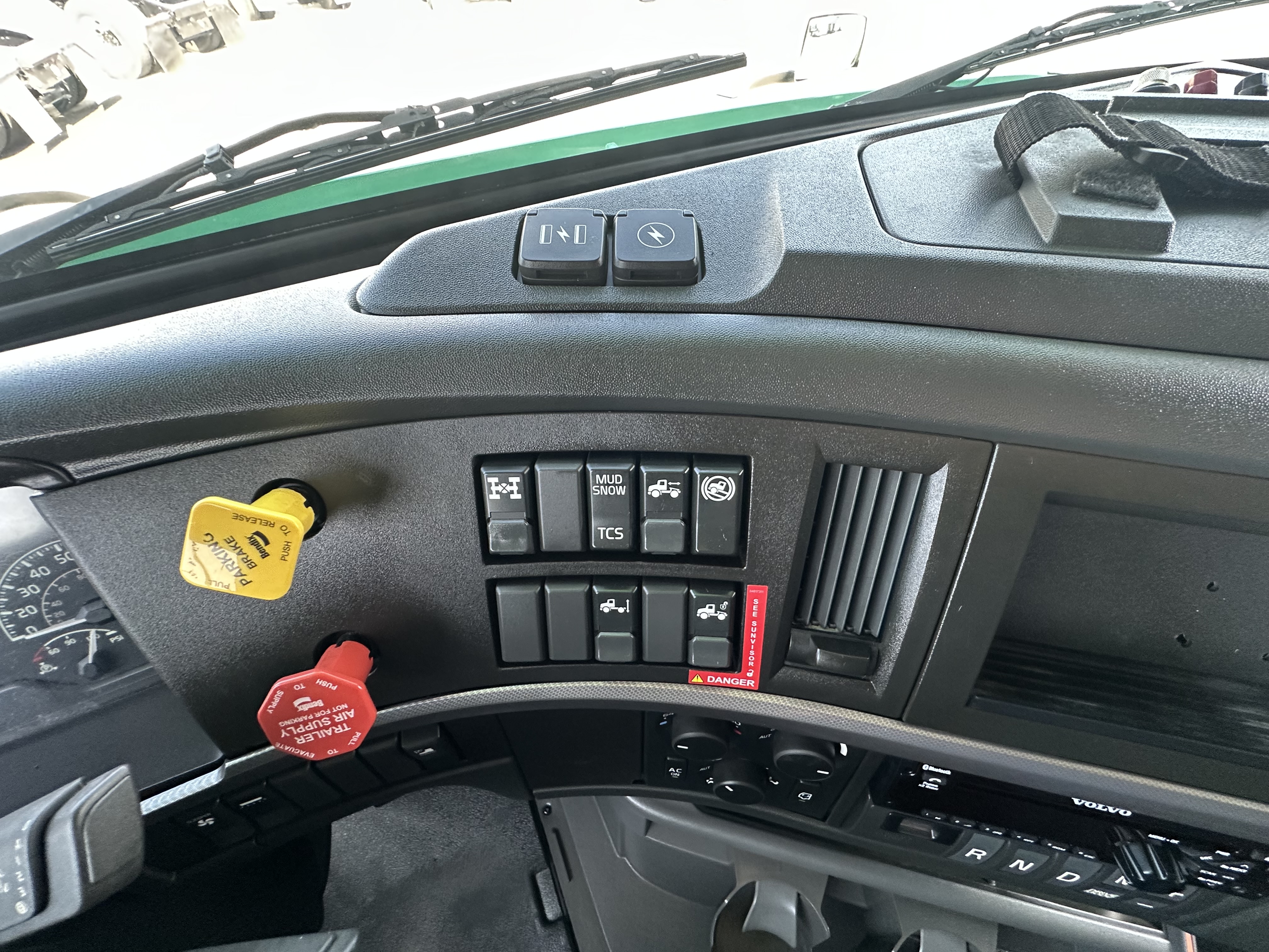 2021 Volvo - image 14