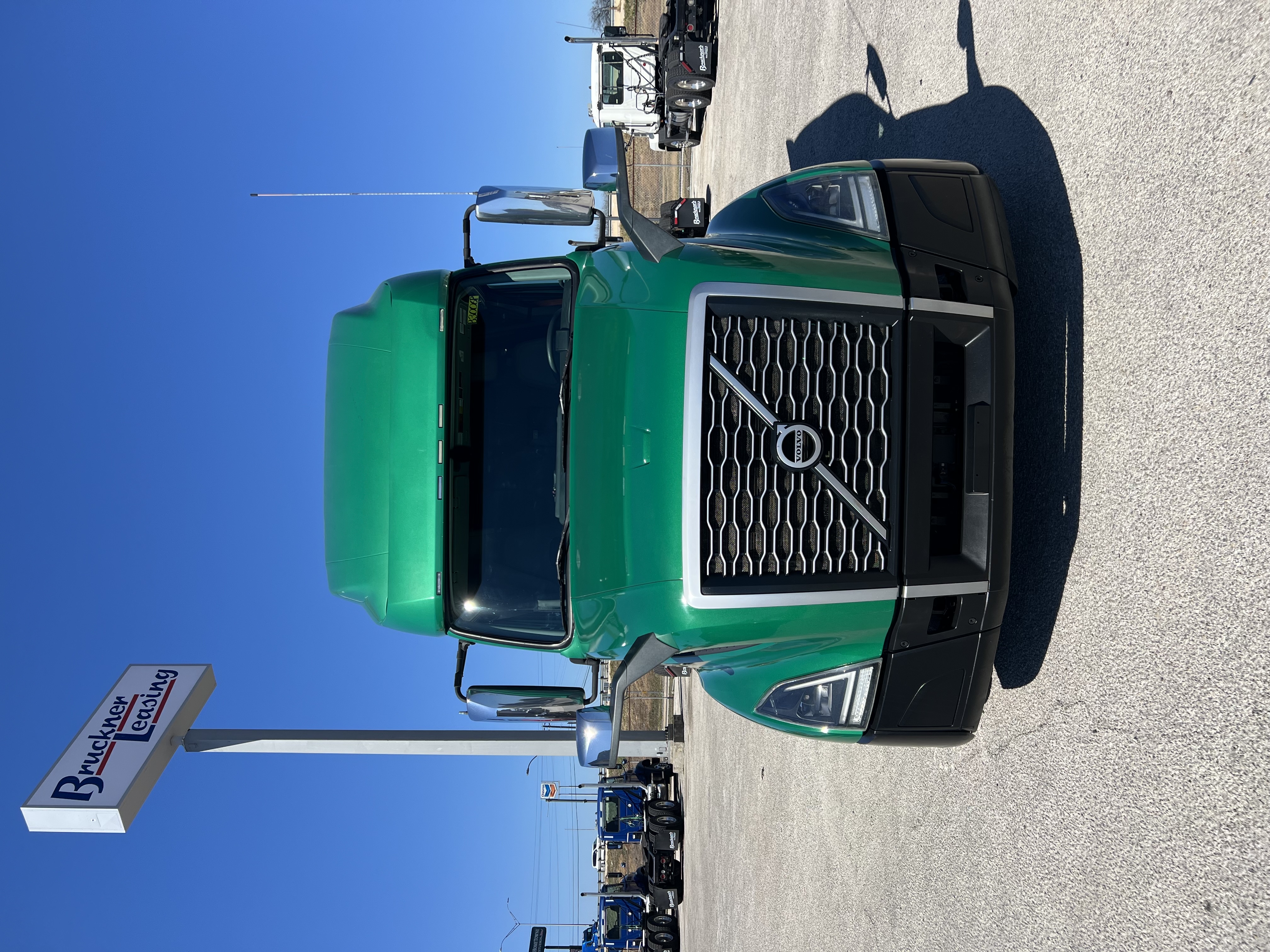 2021 Volvo - image 2