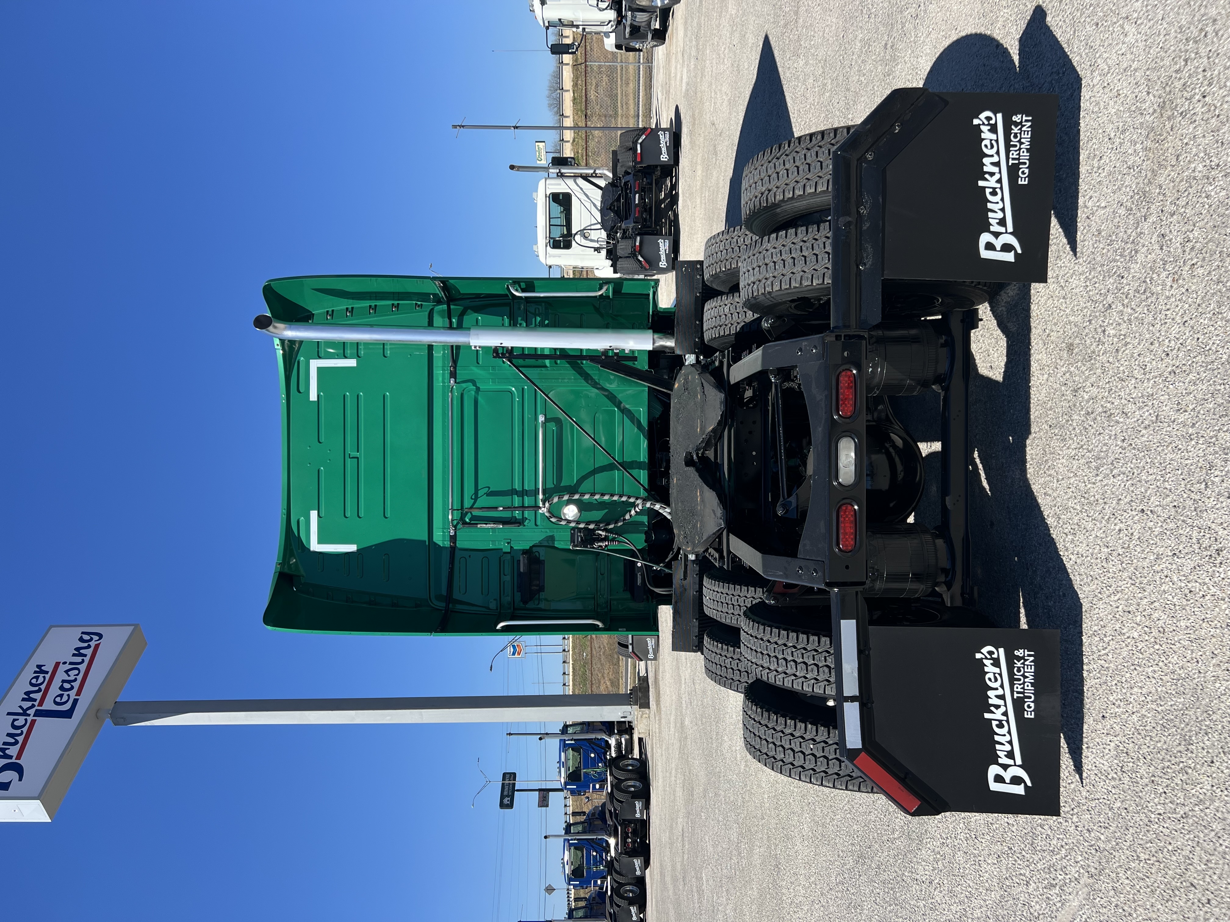 2021 Volvo - image 6