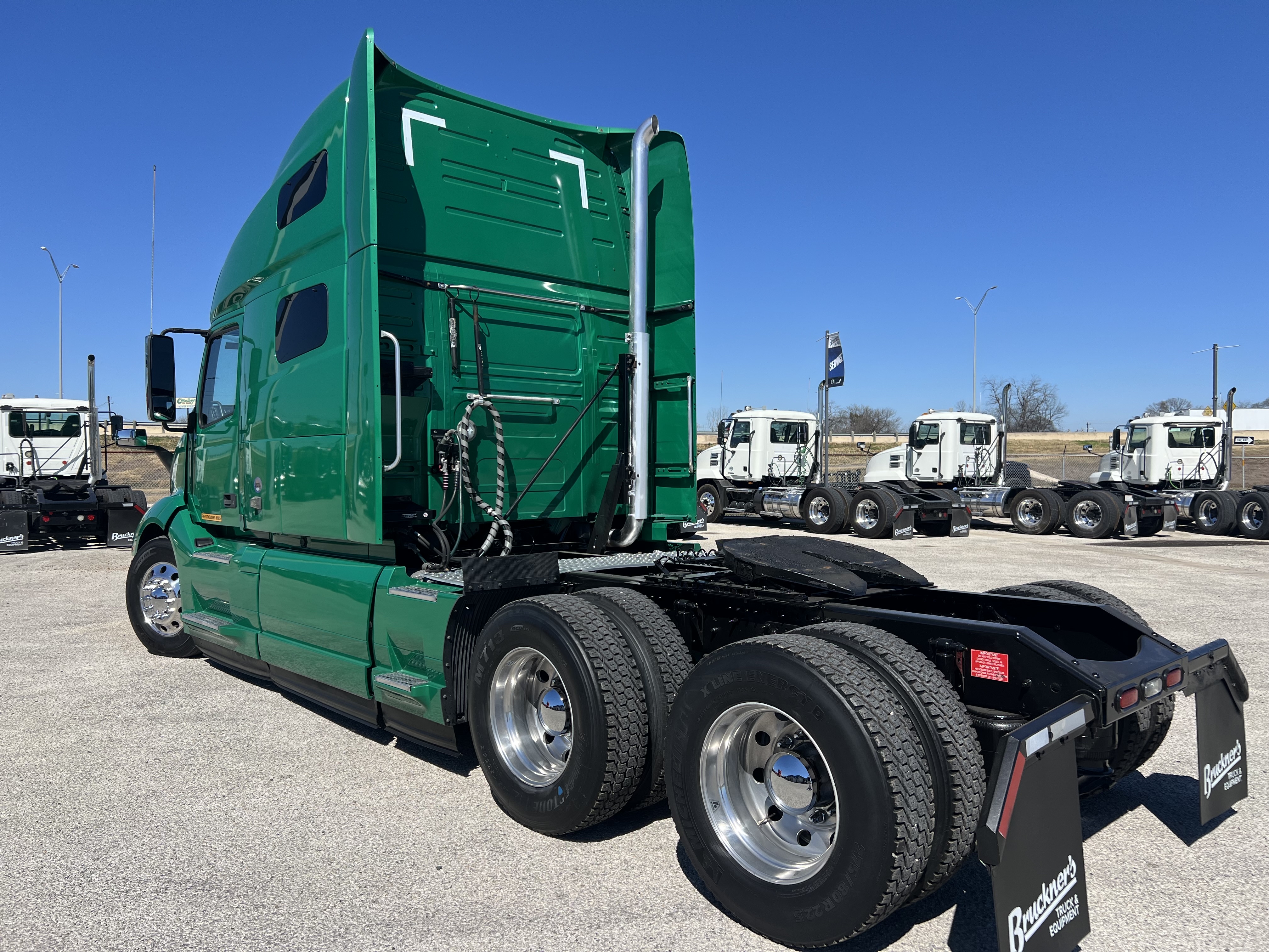 2021 Volvo - image 7